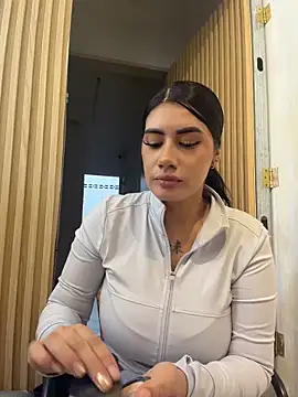 Snapshot of clarachanelricek chatting on May 26, 8:27 pm clarachanelricek online show from May 26, 8:27 pm
