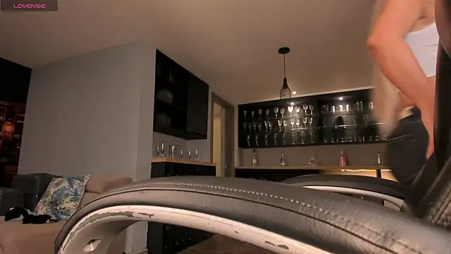 Snapshot of SophieBarnett chatting on November 9, 12:42 am SophieBarnett online show from November 9, 12:42 am