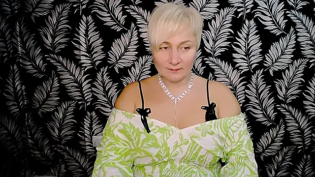 Snapshot of Olivia_playful chatting on December 8, 5:01 pm Olivia playful online show from December 8, 5:01 pm