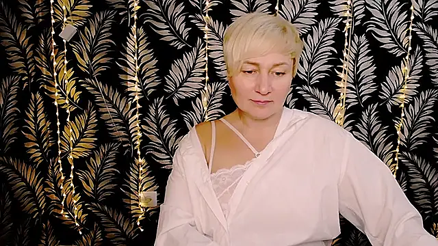 Snapshot of Olivia_playful chatting on February 6, 3:20 pm Olivia playful online show from February 6, 3:20 pm