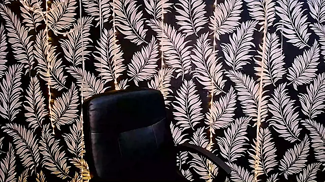 Snapshot of Olivia_playful chatting on October 20, 11:32 am Olivia playful online show from October 20, 11:32 am