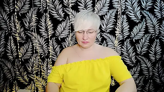 Snapshot of Olivia_playful chatting on May 25, 10:32 am Olivia playful online show from May 25, 10:32 am