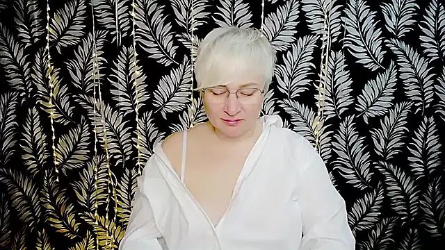 Snapshot of Olivia_playful chatting on May 30, 10:01 am Olivia playful online show from May 30, 10:01 am