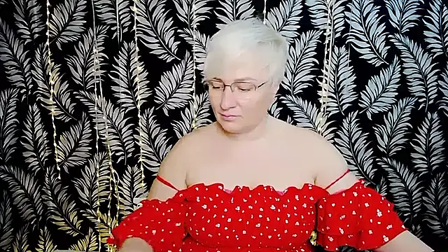 Snapshot of Olivia_playful chatting on June 1, 10:28 am Olivia playful online show from June 1, 10:28 am