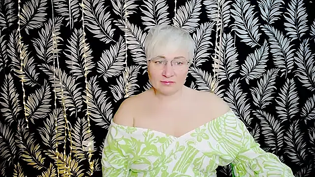Snapshot of Olivia_playful chatting on June 8, 10:04 am Olivia playful online show from June 8, 10:04 am