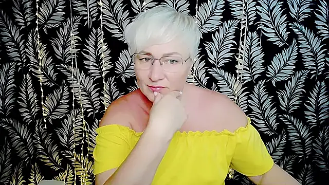Snapshot of Olivia_playful chatting on June 11, 10:02 am Olivia playful online show from June 11, 10:02 am