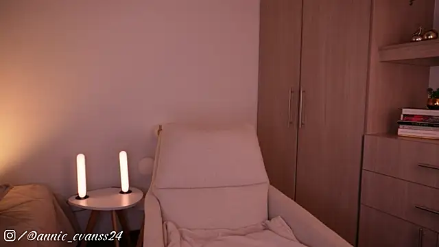 annie24 evans online show from November 25, 12:32 am