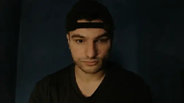 Snapshot of alex_blu chatting on May 14, 10:11 am alex blu online show from May 14, 10:11 am