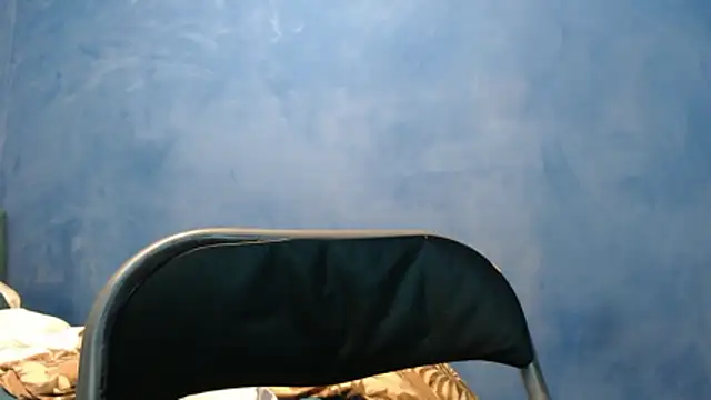 Snapshot of alex_blu chatting on May 22, 12:29 am alex blu online show from May 22, 12:29 am