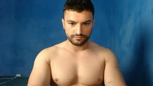 Snapshot of alex_blu chatting on May 31, 12:45 pm alex blu online show from May 31, 12:45 pm