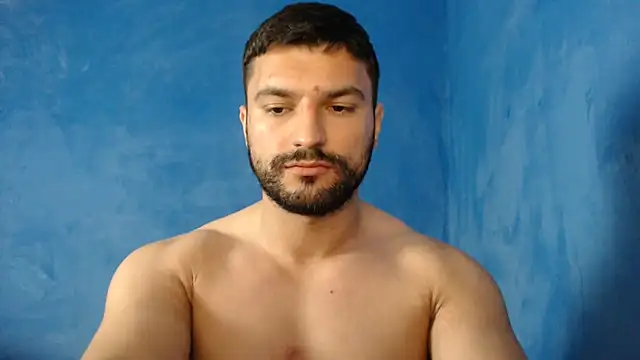 Snapshot of alex_blu chatting on June 11, 12:32 am alex blu online show from June 11, 12:32 am