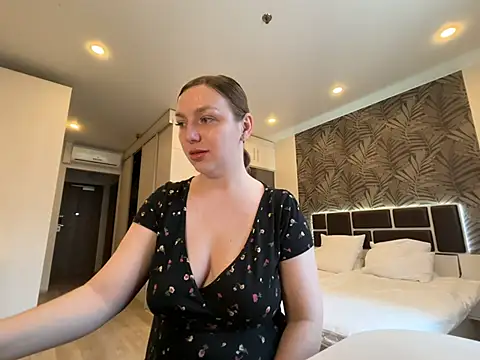 Snapshot of Janeee chatting on April 12, 6:18 am Janeee online show from April 12, 6:18 am