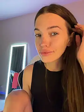 Snapshot of julia_fly chatting on June 6, 9:25 am julia fly online show from June 6, 9:25 am