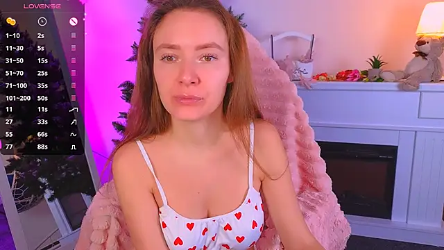 Snapshot of ___Emily___ chatting on December 12, 7:19 am Emily online show from December 12, 7:19 am