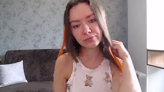 Snapshot of ___Emily___ chatting on October 5, 10:02 am Emily online show from October 5, 10:02 am