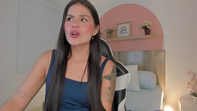 dominique25  online show from October 22, 3:18 am