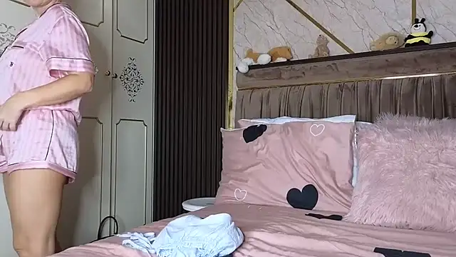 Snapshot of Allys chatting on March 2, 3:45 am Allys online show from March 2, 3:45 am