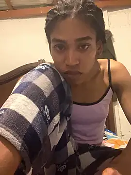 Snapshot of angelamarie1 chatting on May 15, 3:13 am angelamarie1 online show from May 15, 3:13 am