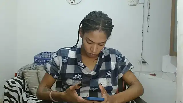 Snapshot of angelamarie1 chatting on May 23, 8:13 pm angelamarie1 online show from May 23, 8:13 pm