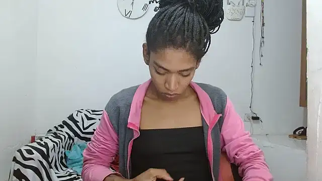 Snapshot of angelamarie1 chatting on June 1, 11:56 am angelamarie1 online show from June 1, 11:56 am