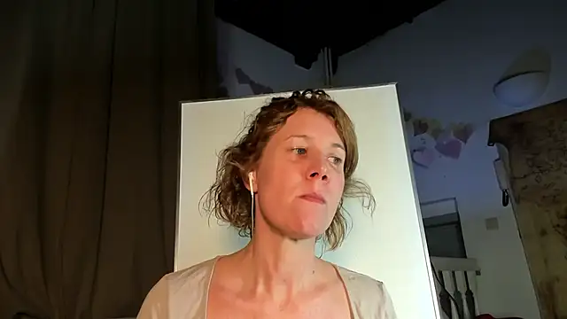 Lola Belgium online show from March 8, 6:26 pm