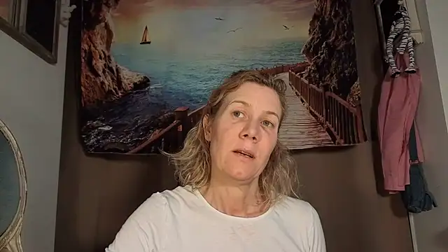 Snapshot of Lola_Belgium chatting on May 30, 5:37 am Lola Belgium online show from May 30, 5:37 am