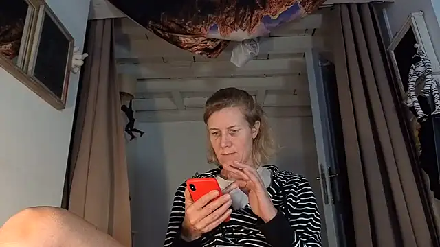 Snapshot of Lola_Belgium chatting on June 30, 10:27 am Lola Belgium online show from June 30, 10:27 am