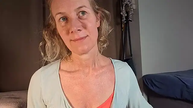 Snapshot of Lola_Belgium chatting on July 14, 4:17 am Lola Belgium online show from July 14, 4:17 am