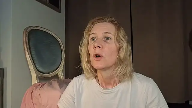 Snapshot of Lola_Belgium chatting on July 30, 6:01 am Lola Belgium online show from July 30, 6:01 am