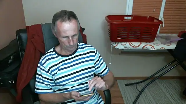 Snapshot of olibrius71 chatting on February 20, 11:21 pm olibrius71 online show from February 20, 11:21 pm