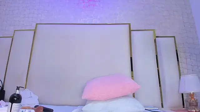 paola rodriguez online show from April 28, 11:59 am