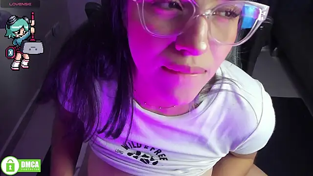 Snapshot of Roxy_clark chatting on May 16, 10:36 am Roxy clark online show from May 16, 10:36 am