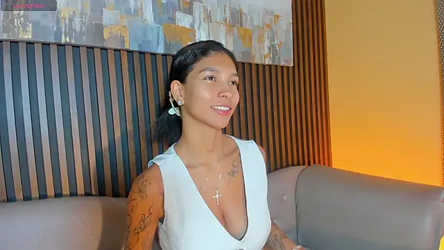 LauraAristizabal online show from February 24, 12:36 pm