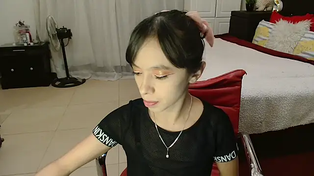 Snapshot of MINI_Petite chatting on January 3, 10:51 pm MINI Petite online show from January 3, 10:51 pm