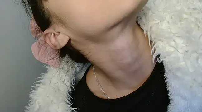 Snapshot of MINI_Petite chatting on January 4, 8:59 pm MINI Petite online show from January 4, 8:59 pm