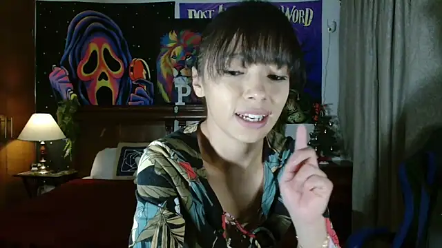 Snapshot of MINI_Petite chatting on January 5, 6:46 am MINI Petite online show from January 5, 6:46 am