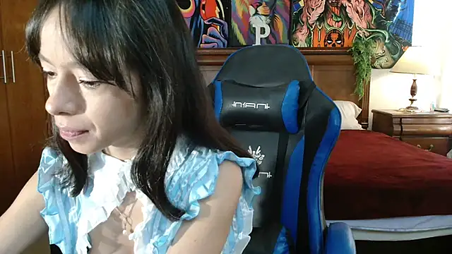 Snapshot of MINI_Petite chatting on January 13, 4:30 pm MINI Petite online show from January 13, 4:30 pm