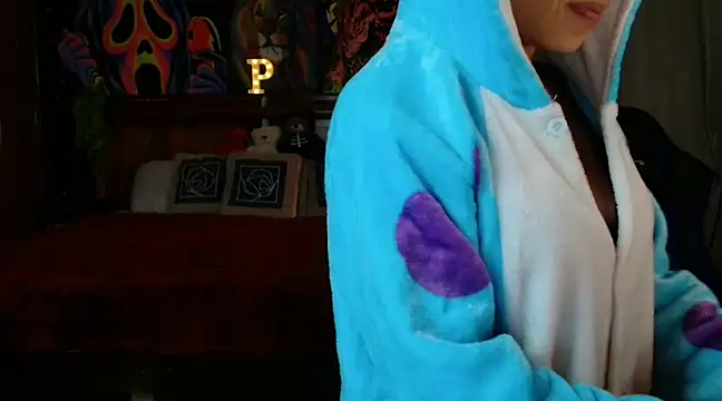 Snapshot of MINI_Petite chatting on January 18, 1:52 am MINI Petite online show from January 18, 1:52 am