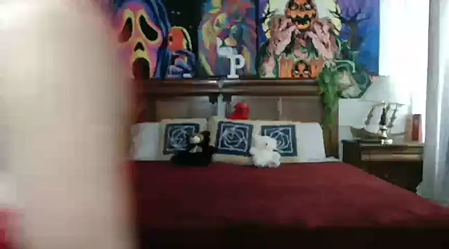 Snapshot of MINI_Petite chatting on February 5, 8:57 pm MINI Petite online show from February 5, 8:57 pm