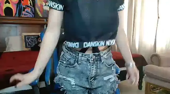 Snapshot of MINI_Petite chatting on February 6, 8:45 pm MINI Petite online show from February 6, 8:45 pm