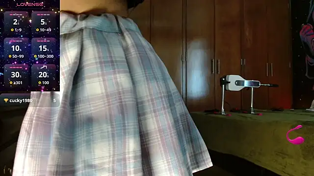 Snapshot of MINI_Petite chatting on October 16, 6:31 pm MINI Petite online show from October 16, 6:31 pm