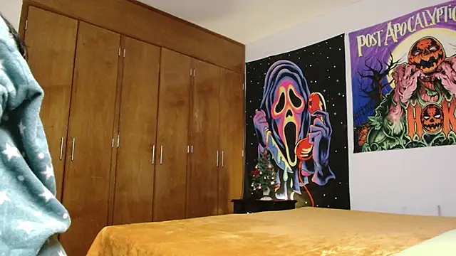 Snapshot of MINI_Petite chatting on December 15, 5:44 am MINI Petite online show from December 15, 5:44 am