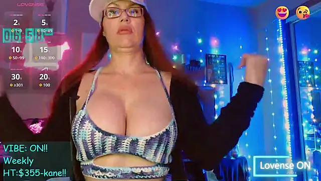 Snapshot of EmmaIsHere chatting on November 26, 1:56 pm EmmaIsHere online show from November 26, 1:56 pm