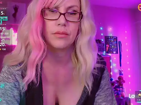 EmmaIsHere online show from February 4, 2:23 pm