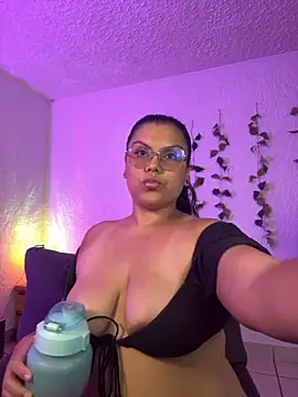 Snapshot of kittylu__ chatting on September 24, 3:32 am kittylu online show from September 24, 3:32 am