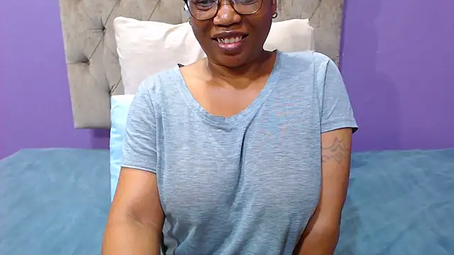 PeachAss4UU online show from May 5, 5:37 am