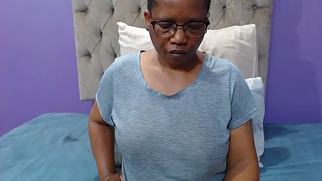 PeachAss4UU online show from May 14, 5:36 am