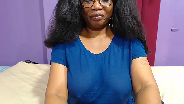PeachAss4UU online show from June 6, 5:45 am
