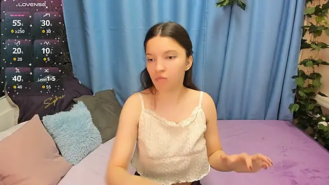 Snapshot of MelaniGrand chatting on October 25, 9:39 am MelaniGrand online show from October 25, 9:39 am