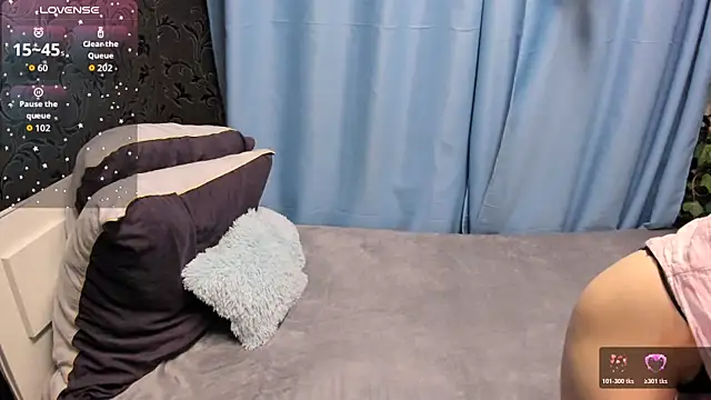 Snapshot of MelaniGrand chatting on November 28, 8:50 am MelaniGrand online show from November 28, 8:50 am